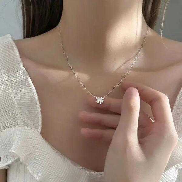 "Fleur de Trèfle" Clover Necklace