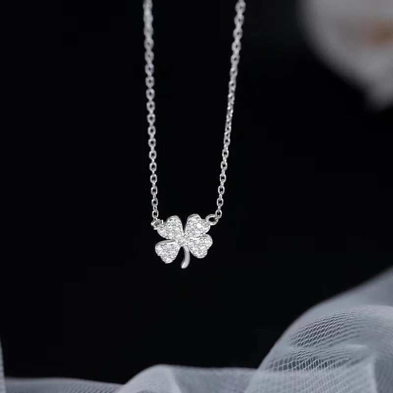 "Fleur de Trèfle" Clover Necklace