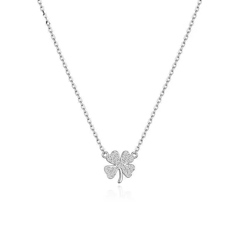 "Fleur de Trèfle" Clover Necklace