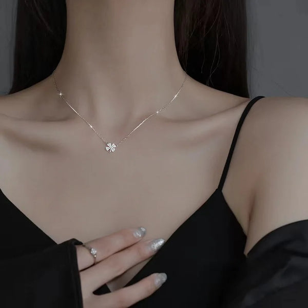"Fleur de Trèfle" Clover Necklace